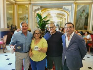 Nunzia Schiano al Gambrinus insieme al marito e ai fratelli Arturo e Antonio Sergio