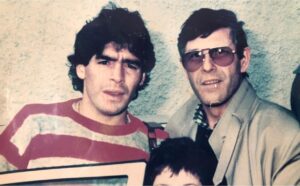 Un giovane Sabatino con Diego Armando Maradona