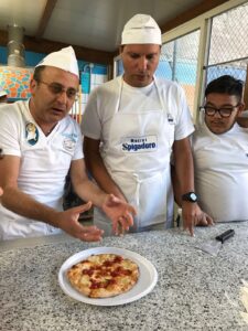 Don Luigi Merola nel laboratorio della fondazione