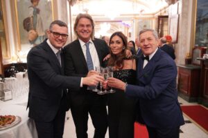 Fabrizio Sergio al Gambrinus con la mogle Ortensia, lo zio Antonio Sergio e il cugino Massimiliano Rosati